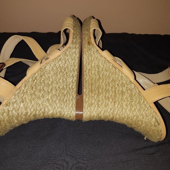 Nine West Women's 'Showntell' Cream color Leather - Picture 2 of 8